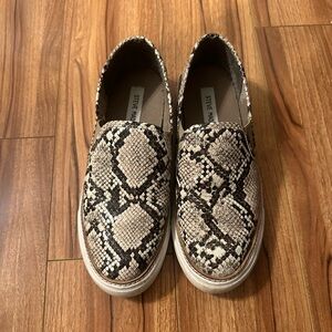 STEVE MADDEN Snakeskin Jalia Slip-On Loafers Size 7M